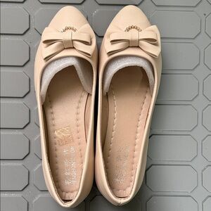 Elegant Cream Bow Loafers